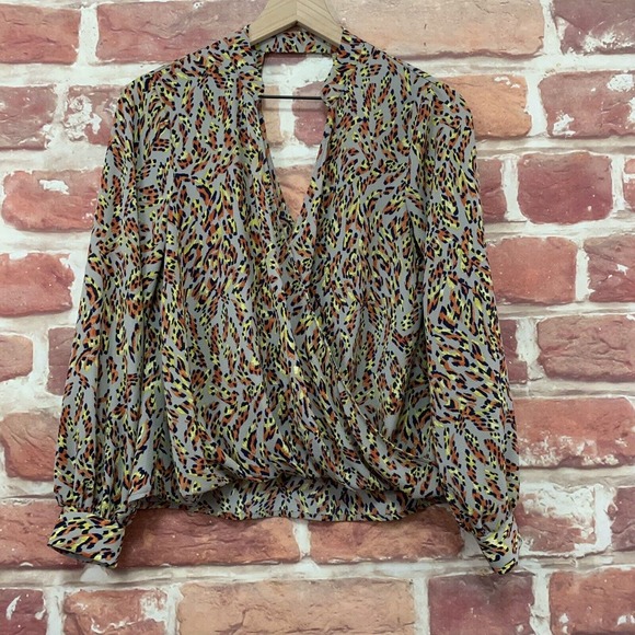 Anthropologie Lush Top Womens Small Gray Multicolor Abstract Drape Front Blouse - Picture 1 of 8